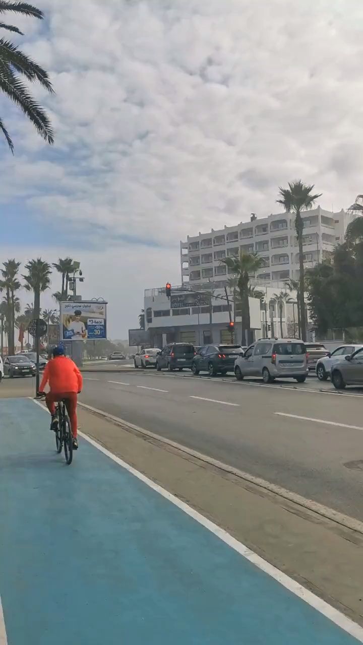 La piste cyclable bleue du boulevard de l’Océan Atlantique